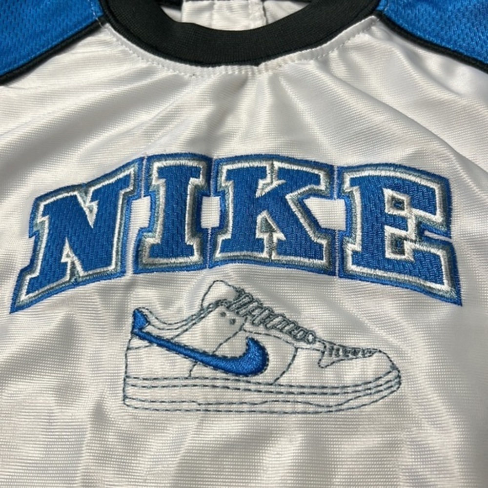‎Nike - Picture 3 of 8